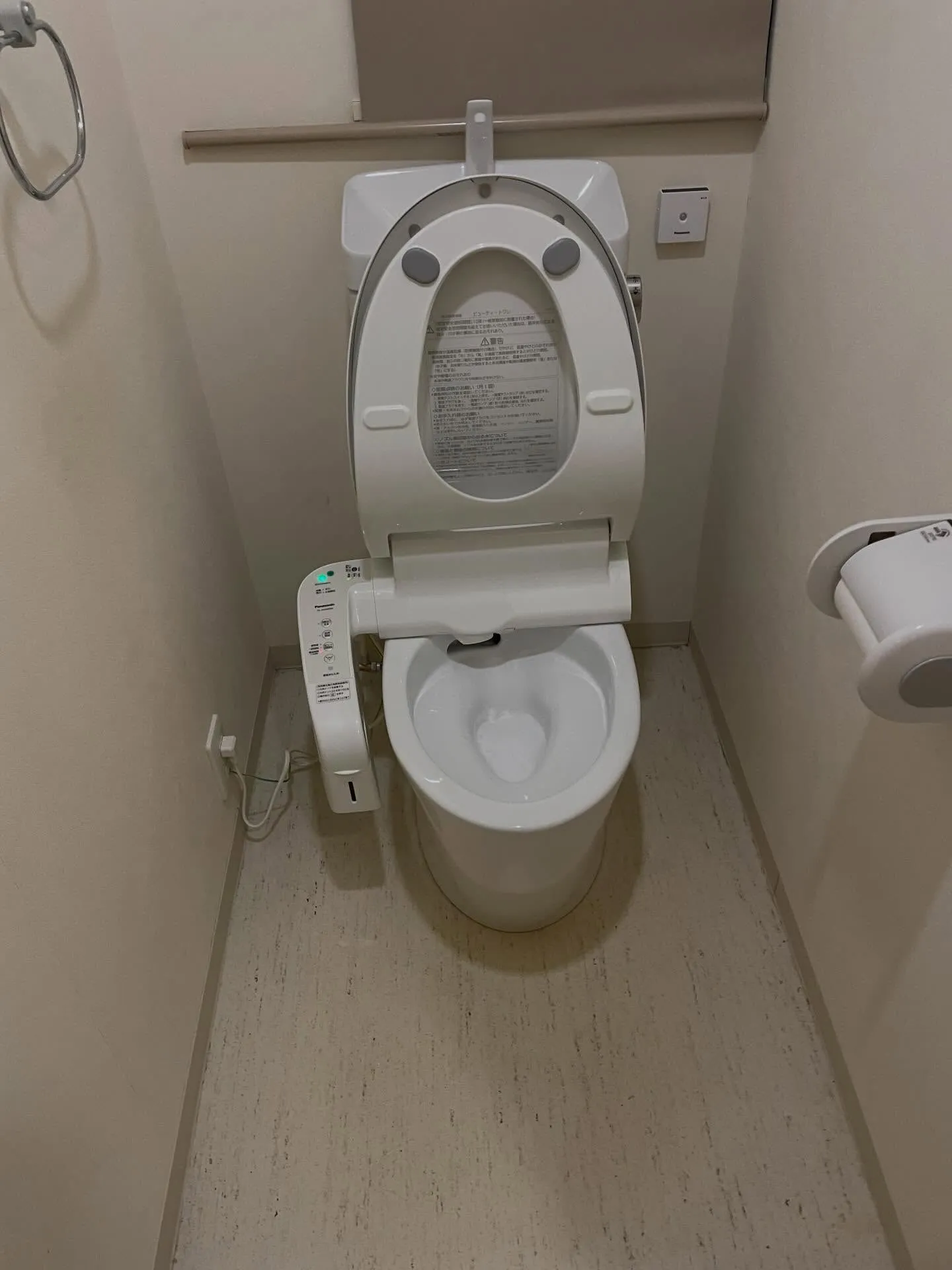 トイレの取替工事をさせていただきました。