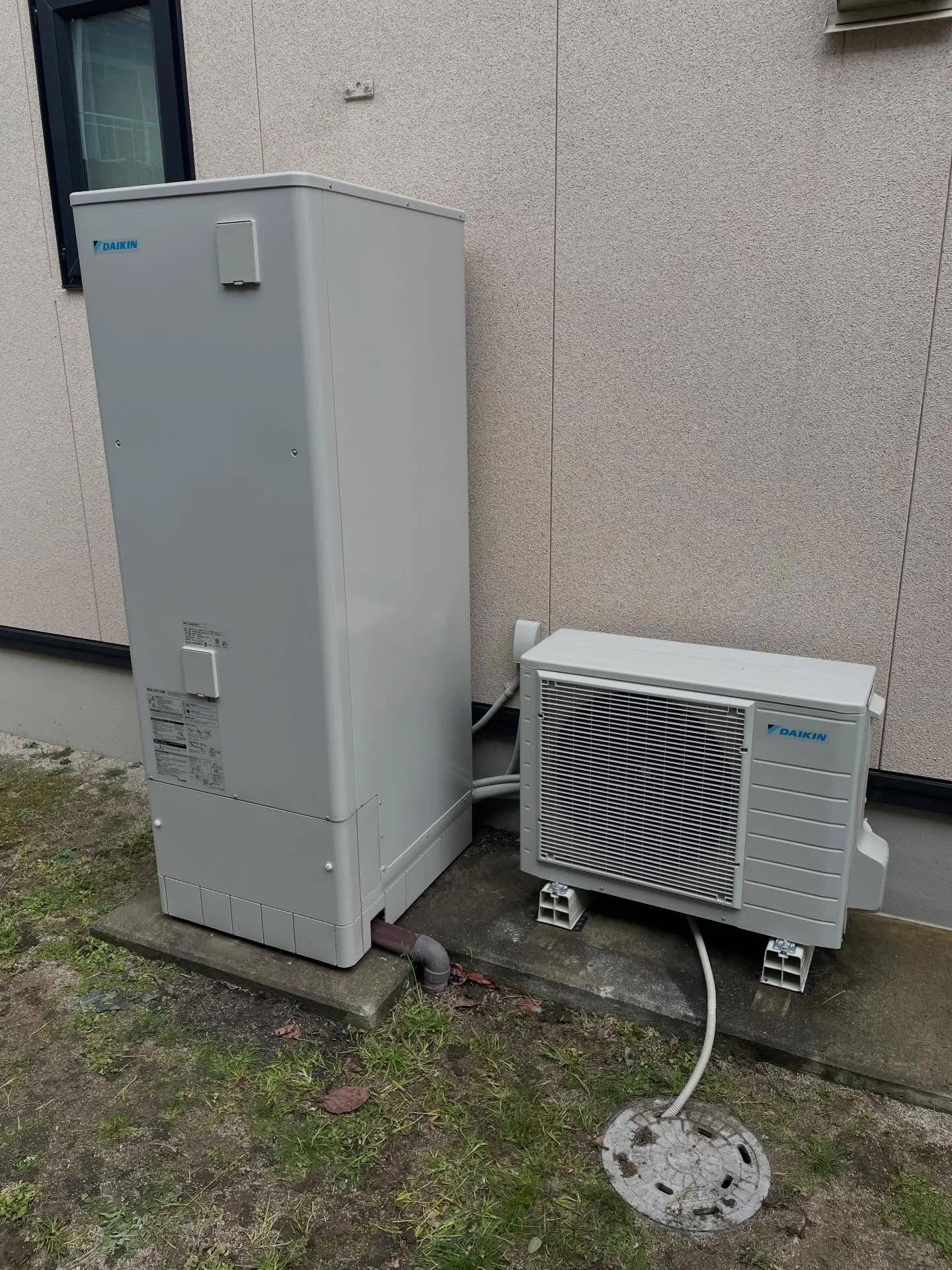 エコキュートの取替工事をさせていただきました。