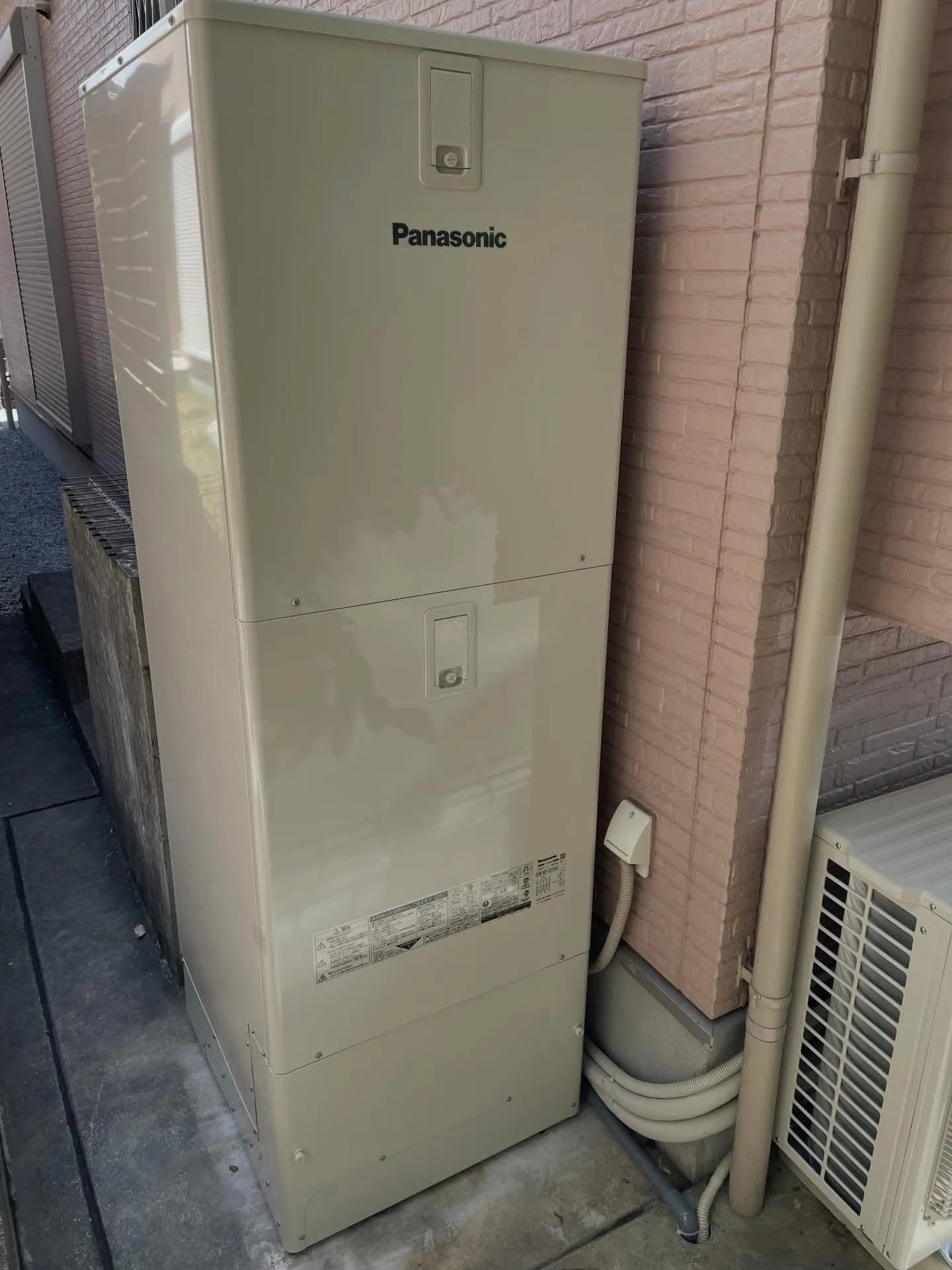 春日市にてエコキュートの取替工事をさせていただきました。